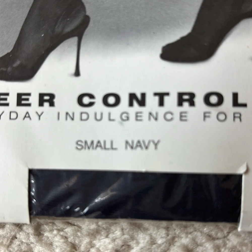New York & Company NAVY Sheer Control Top Hosiery. NWT